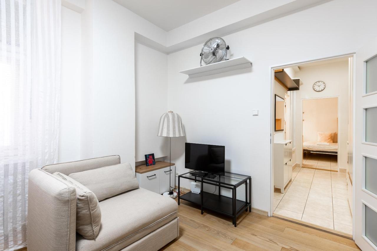 Lotus Apartment プラハ エクステリア 写真