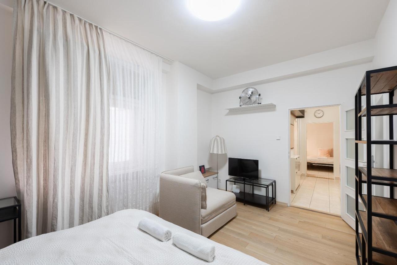 Lotus Apartment プラハ エクステリア 写真