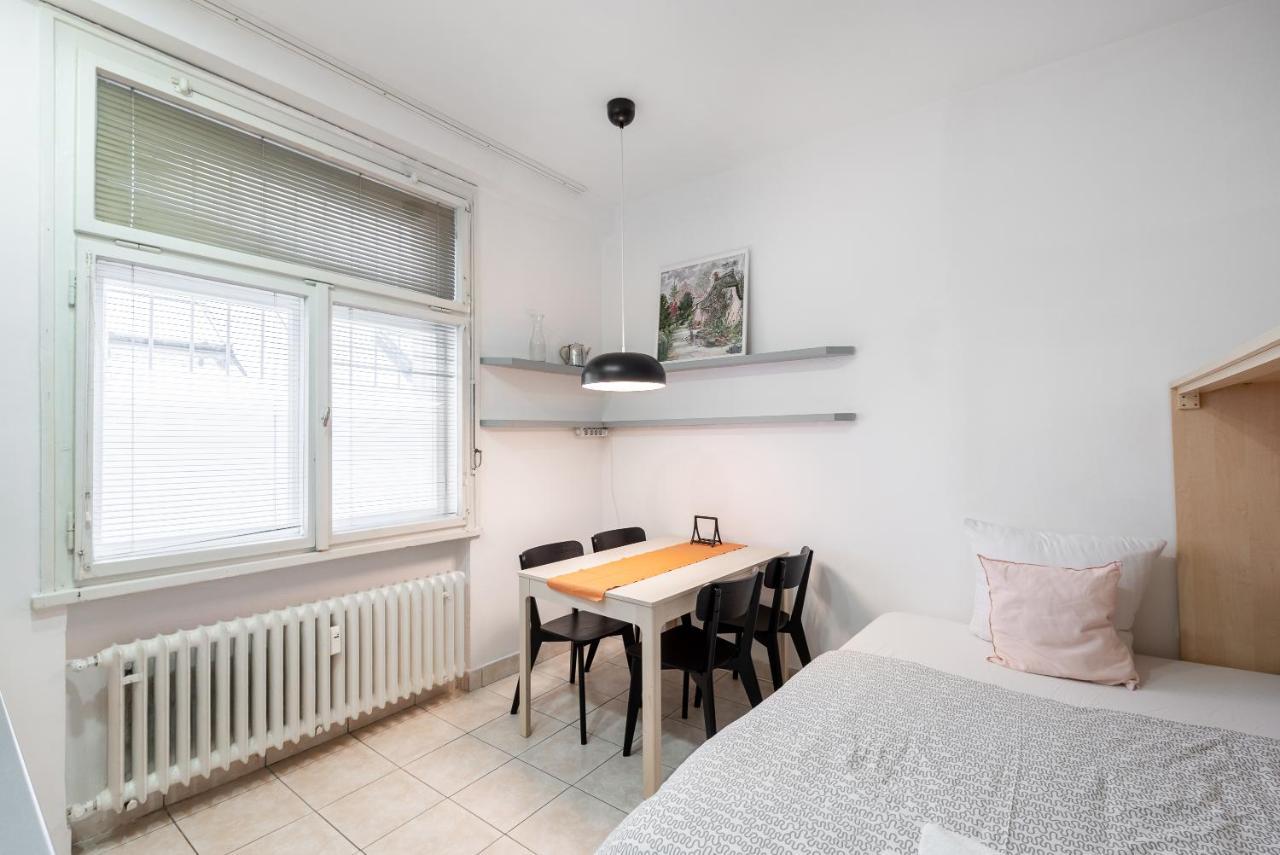 Lotus Apartment プラハ エクステリア 写真