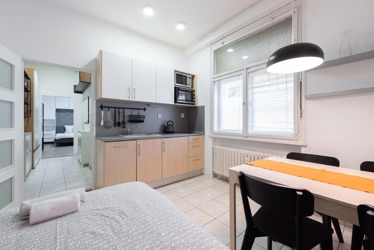 Lotus Apartment プラハ エクステリア 写真